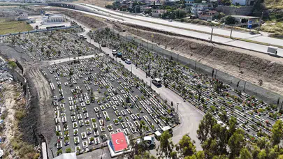 Hatay’da bayram sabahı: Enkazdan sağ çıkanlar sevdiklerinin başında buluştu