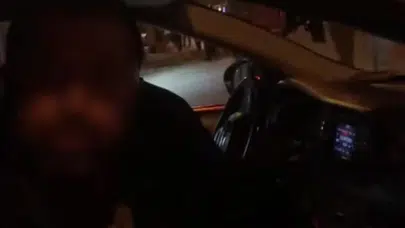 Adana trafiğinde gergin anlar: Taksici ve motosikletli arasında "10 dakika" kavgası