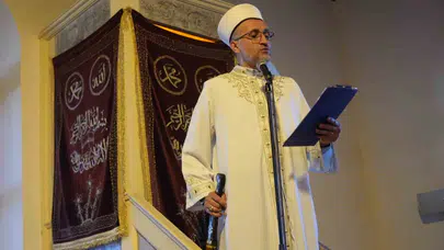 Sultan Abdülmecid’in şifa aradığı o camide asırlık gelenek: Bayram hutbesi kılıçla okundu