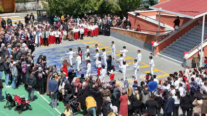 Erzincan’da 19 Mayıs coşkusu: Minik öğrenciler hem eğlendirdi hem hayat kurtardı