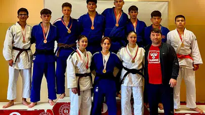 Bilecik’te tatami üzerinde nefes kesen rekabet: Genç judocular 19 Mayıs coşkusunu madalyalarla taçlandırdı
