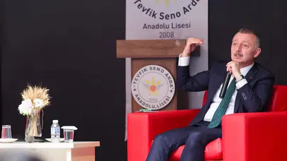 Gençlerin gözünden geleceği okudu: Başkan Büyükakın'dan öğrencilere hayat dersi