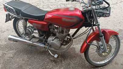 Burdur'dan Isparta'ya uzanan hırsızlık kaçışı kısa sürdü: Çaldığı motorla yakalandı