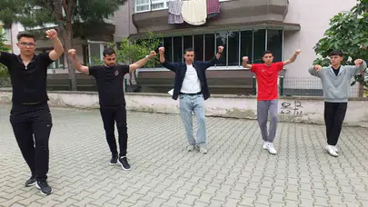 Kültürün izinde 60 genç: Burhaniye’de zeybek rüzgarı esiyor