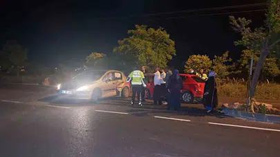 Kilis yolunda can pazarı: İki araç birbirine girdi, ortalık savaş alanına döndü