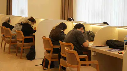 Düzce’nin yeni çalışma durağı: Gençler sınav stresini bu kütüphanede atıyor