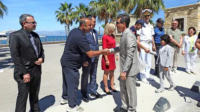 Çeşme’de bayram coşkusu tarihi kale surlarında yaşandı