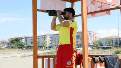 Bayram tatilinde Karadeniz sahillerinde teyakkuz: Cankurtaranlar hayat kurtarmak için görev başında