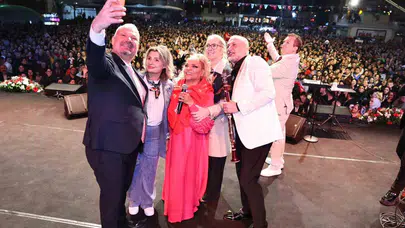 Menemen’de bahar coşkusu: On binler Hıdırellez ateşinin etrafında kenetlendi