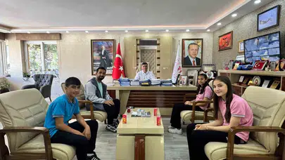 Bilek güreşinde Manisa rüzgarı: Şampiyonlar makamda ağırlandı