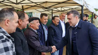 Protokolü bir kenara bıraktı: Bilecik Valisi Sözer şenlik alanına otobüsle gitti