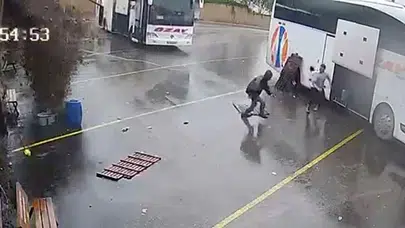 Ölümle burun buruna geldi: Saniyelerle kurtulduğu o anlar kamerada