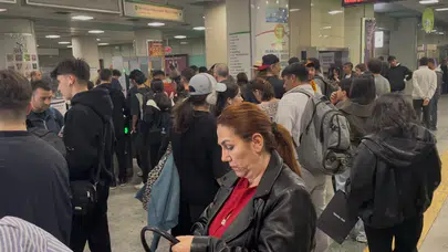 İstanbul metrosunda ulaşım kabusu: Binlerce yolcu istasyonlarda mahsur kaldı