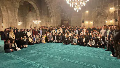 Ders zili çaldı, onlar rotayı tarihe çevirdi: 100 camilik manevi yolculuk