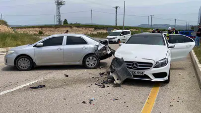 Elazığ yolunda korku dolu anlar: Kavşakta meydana gelen kazada hamile kadın yaralandı
