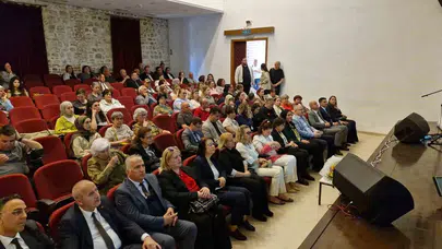 Edirne’de yüreklere dokunan Anneler Günü: Bir çocuğun hayatına ışık olmak için sahneye çıktılar