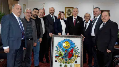 ESOB'da yeni dönem: Başkan Fırat’a anlamlı hediye