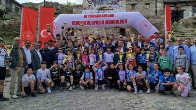 Afyon’un zirvesine Akhisar damgası: Genç bisikletçilerden madalya yağmuru