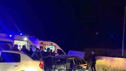 Elazığ-Keban yolunda can pazarı: Otomobil ve traktörün karıştığı kazada 5 kişi hastanelik oldu