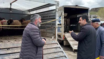 Kars’ta bayram mesaisi: Kaymakam Tutal pazarı karış karış gezdi