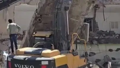 Adıyaman'da korku dolu anlar: Yıkım sahasında saniyelerle gelen kurtuluş