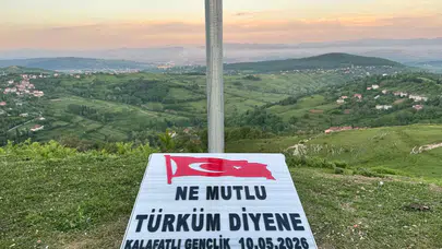 Zonguldak’ta gençlerin anlamlı seferberliği: Köyün zirvesine ay-yıldızlı imza