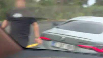 Trafikte dehşet anları: Lüks araçla yol kesti, darp edip görüntüleri sildirmek istedi