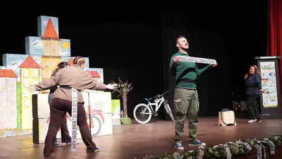 Pedallara basan minik kalpler: Kocaeli’de tiyatro sahnesinde çevre bilinci dersi