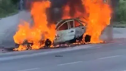 Bursa yolunda korku dolu anlar: Sürücü son anda kurtuldu, otomobil hurdaya döndü