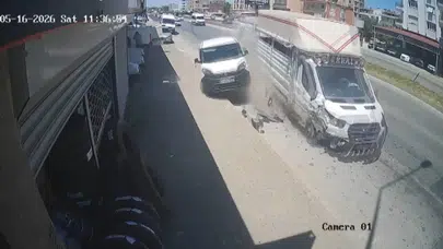 Antalya’da dehşet anları: Lastiği patlayan kamyonet ortalığı savaş alanına çevirdi