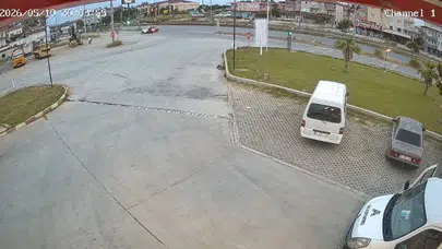 Manavgat'ta korku dolu anlar: Kavşaktaki çarpışma kamerada