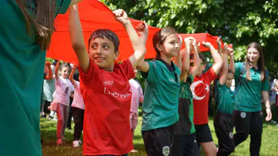 Sakarya’da bayram havası: Gençler ve sporcular meydanlara sığmadı