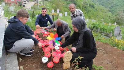 Oğlunun mezarı başında adalet çığlığı: "Bir çocuk toprağa girdi, bir çocuk katil oldu"