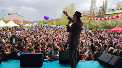 Muş Ovası kırmızıya boyandı: 8. Lale Festivali’nde barış ve kardeşlik mesajları yükseldi