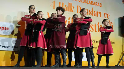 Alanya’da kültür şöleni: 7 ülkeden gelen dansçılar şehri karnaval alanına çevirdi