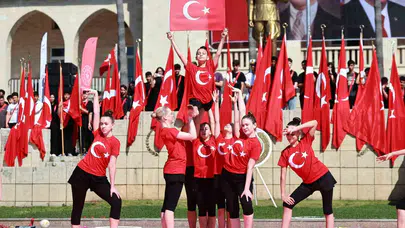 Mersin’de 19 Mayıs coşkusu: Gençler hünerlerini sergiledi, meydanlar bayram yerine döndü