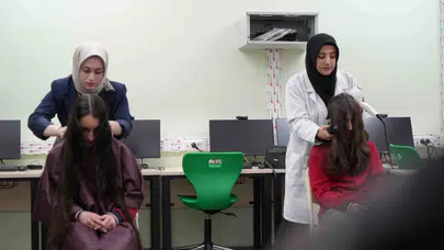 Makasları iyilik için tuttular: Meslek lisesi öğrencileri miniklerin yüzünü güldürdü