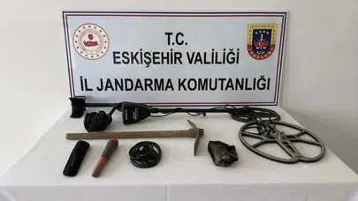 Eskişehir'de hazine hayali hüsranla bitti: Jandarma operasyonuyla suçüstü yakalandılar