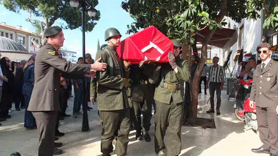 Burhaniye’nin sevilen ismi son yolculuğuna uğurlandı: Emekli başçavuş için askeri tören