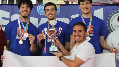 İzmir’in gurur günü: Ekonomi Üniversitesi zirveyi kimseye bırakmadı