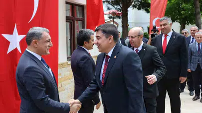 Kırşehir’de bayram coşkusu: Devletin zirvesi İl Jandarma’da bir araya geldi