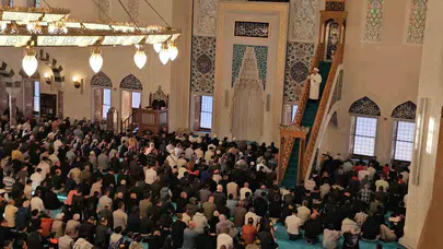 Zonguldak bayram sabahına dualarla uyandı: Uzun Mehmet Camii doldu taştı