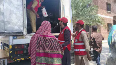 Pakistan’da bayram bereketi: Türk Kızılay’ı ihtiyaç sahiplerinin yüzünü güldürdü