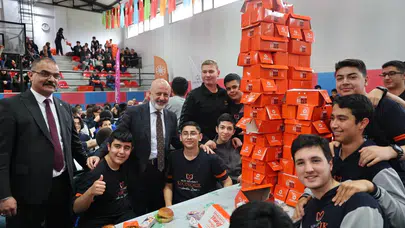 Kocasinan’da gençlik rüzgarı: Başkan Çolakbayrakdar’dan öğrencilere tam destek