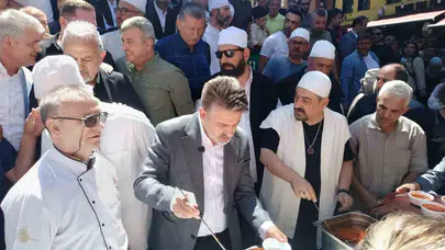 600 yıllık mucize sofrada buluştu: Bursa'da köfteli çorba geleneği yine binleri ağırladı