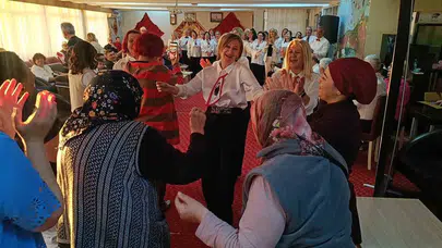 Edirne’de nostalji rüzgarları: Huzurevi sakinleri şarkılarla gençlik yıllarına döndü