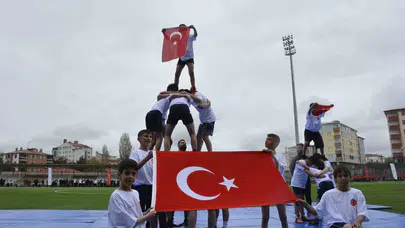 Ardahan’da bayram coşkusu: Gençler hünerlerini sergiledi, stadı dolduranlar alkışladı