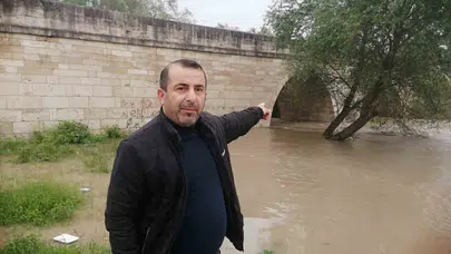 Tokat'ta doğa alarm veriyor: 8 asırlık tarihi köprü sular altında kaldı