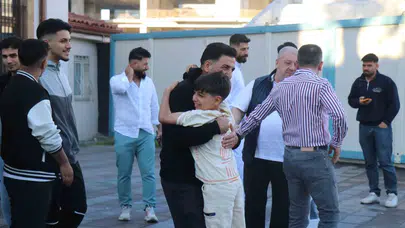 Sakarya’da bayram coşkusu: Camiler doldu taştı, dualar semaya yükseldi