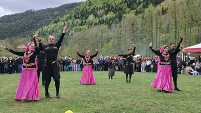 Posof’ta bayram rüzgarı: Gençlerin performansı izleyenleri büyüledi